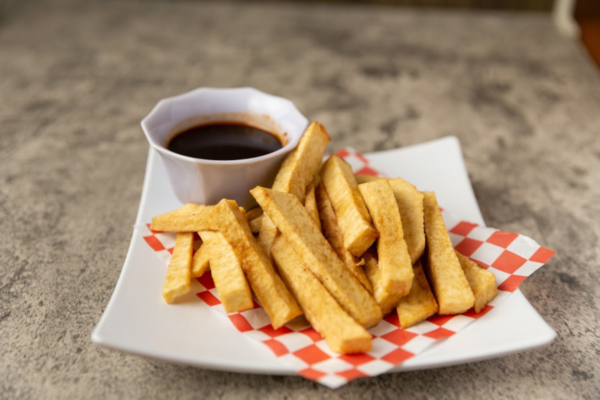 Fried yam and pepper sauce